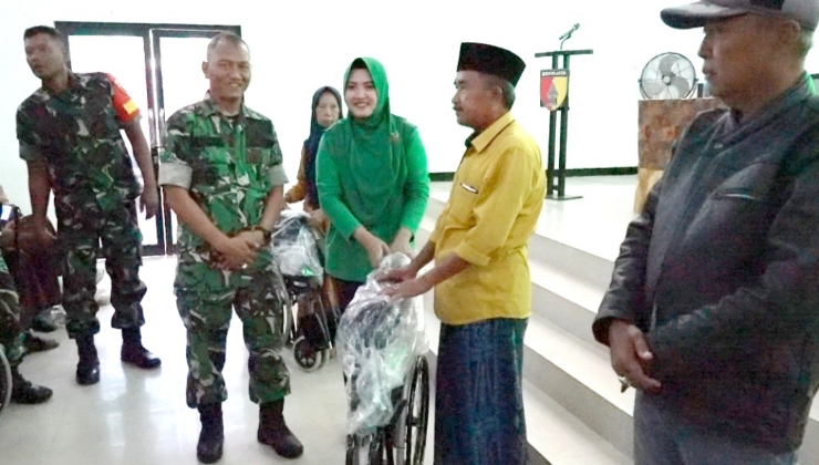 Harapan Baru Warga Sumenep, TNI Berikan Kursi Roda dan Kaki Palsu