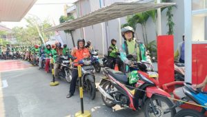 Jelang HUT ke-81 RI, 200 Ojol di Surabaya Dapat BBM Gratis