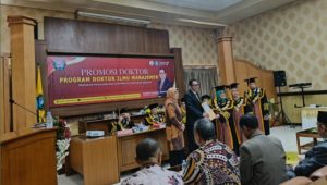 Dr. Khaeru Ahmadi Raih Gelar Doktor Dengan Predikat Cumlaude, UNIBA Madura Sambut dengan Bangga