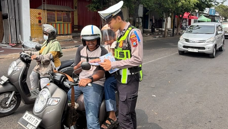 Bangun Kesadaran Berlalu Lintas, Satlantas Sumenep Bagikan Brosur Ops Patuh 2026